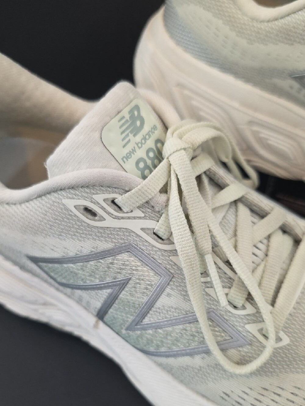 New Balance Fresh Foam 880 Women's Sneakers in Pale Mint and Cream Size 8 - Picture 4 of 13